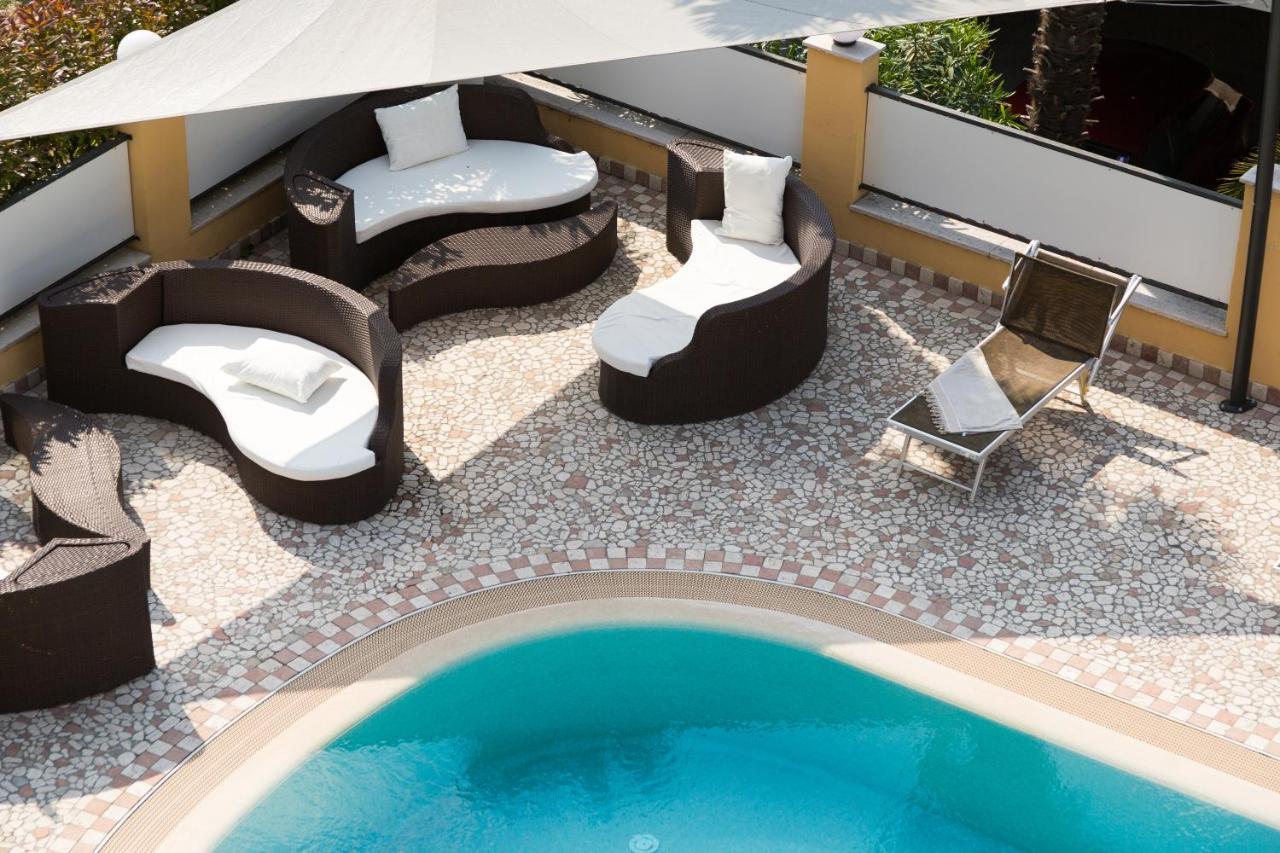 Hotel New Garden Torbole Sul Garda Exterior foto