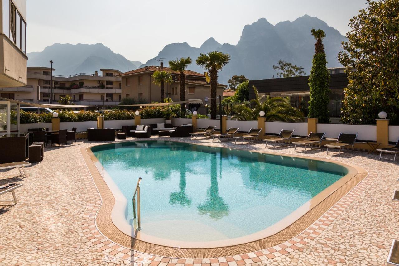 Hotel New Garden Torbole Sul Garda Exterior foto