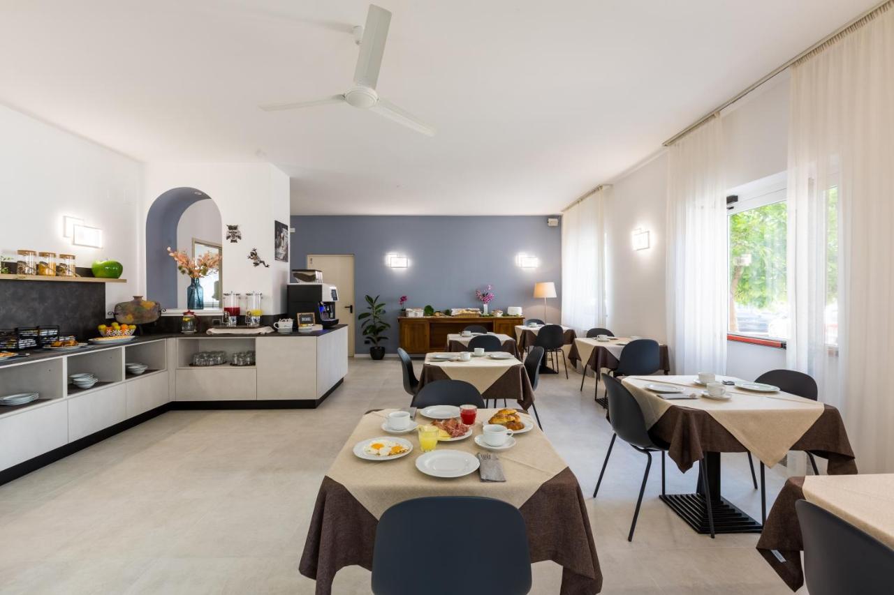 Hotel New Garden Torbole Sul Garda Exterior foto