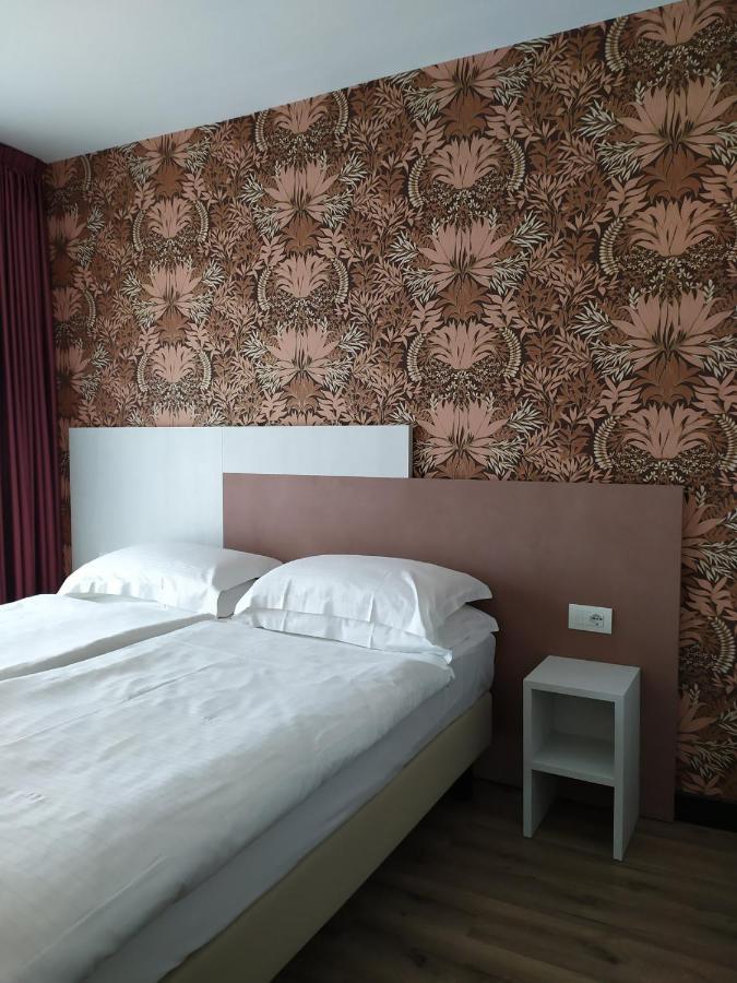Hotel New Garden Torbole Sul Garda Exterior foto