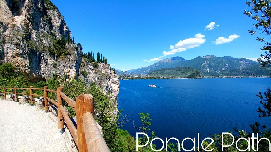 Hotel New Garden Torbole Sul Garda Exterior foto